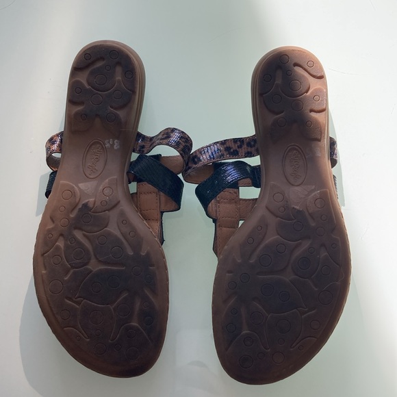 EUC - Euro soft by Sofft sandals. Leopard and black straps, gold buckle Size 8.5 - Picture 5 of 5